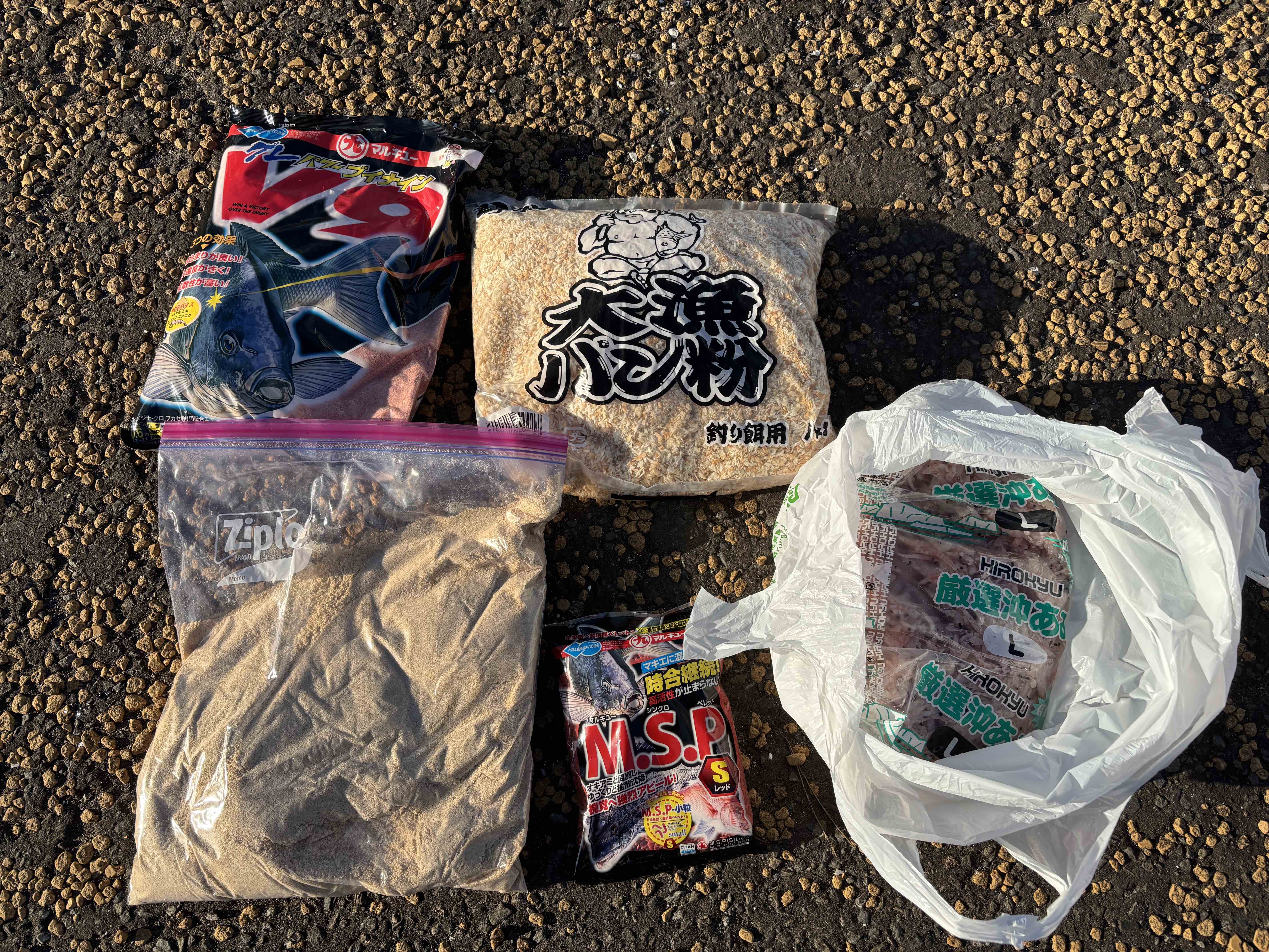 米ぬかと市販の配合餌による撒き餌ブレンド例「米ぬか×パン粉×グレパワーＶ9」